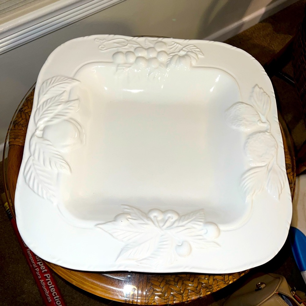Serveware plate